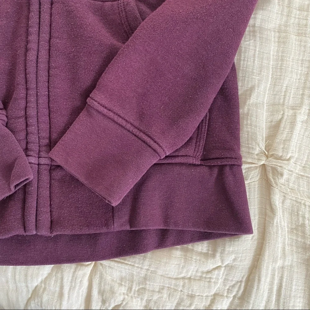 EUC 🌾 Carhartt Burgundy Zip Up Sweatshirt - Picture 3 of 6